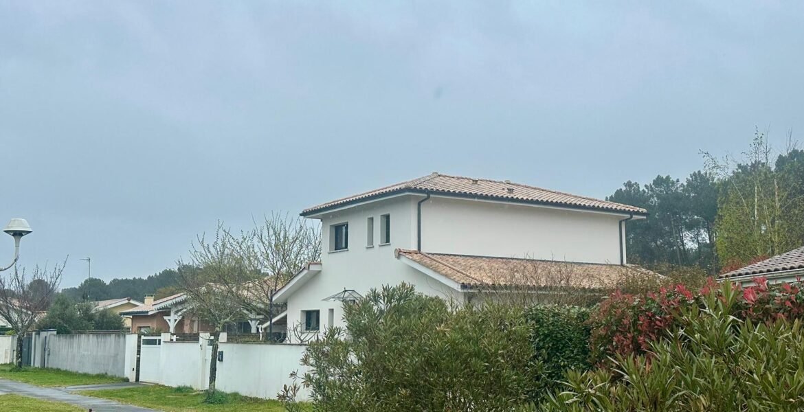 Réparation de toiture avant pose de panneaux solaires à Coutras